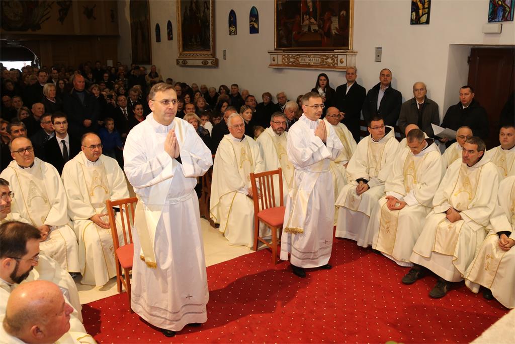 Slika /PU_SD/Slike/Svećeničko ređenje 2019 (5).JPG